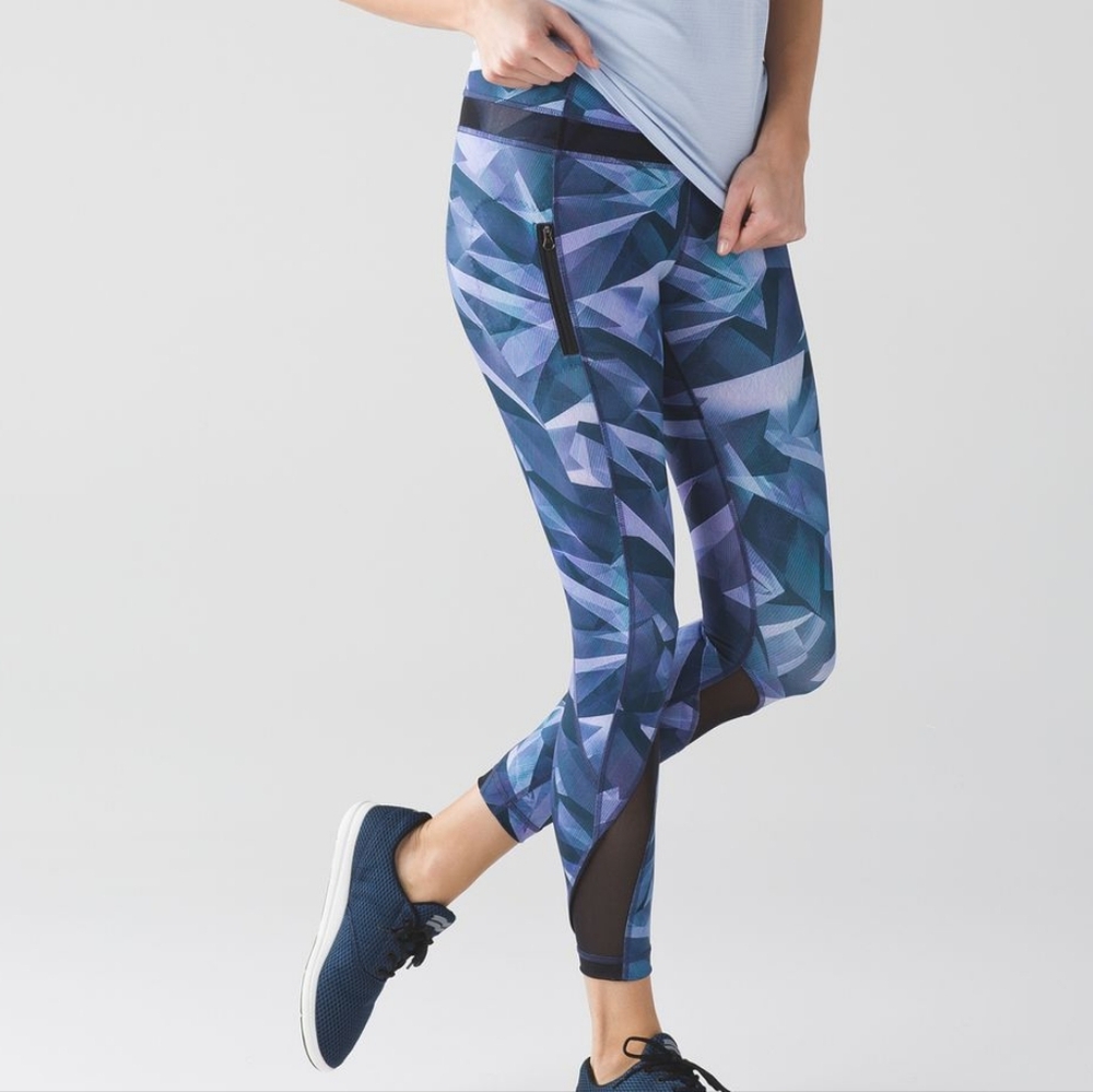 EUC Lululemon Inspire Tight II (Mesh) Pretty Prism Multi / Black Blue Purple | 4